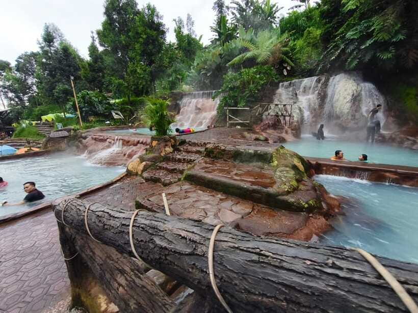 Start 10am Bandung Group Tour Volcano, Waterfalls, Hotspring - Late lunch comes with a possible sunset