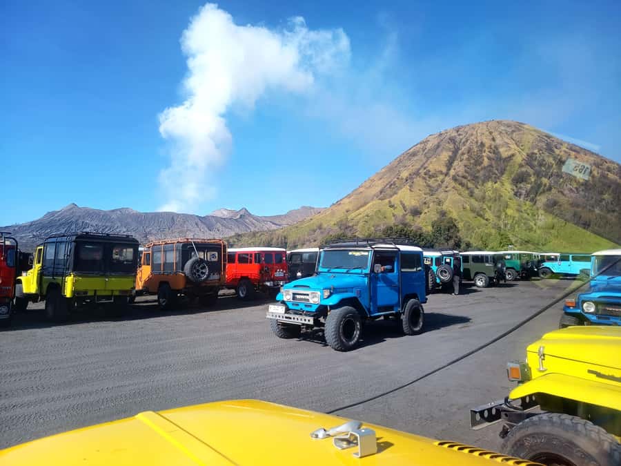 Surabaya or Malang : Bromo, Tumpaksewu waterfall in 2 days - Walking to the Bromo crater