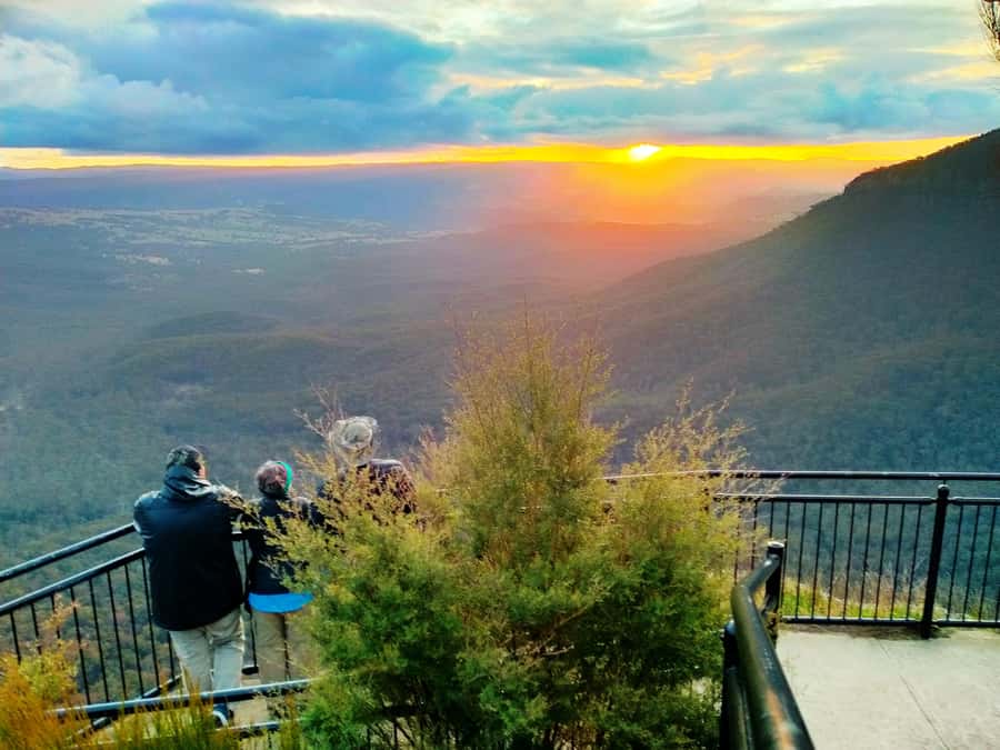 Sydney: Blue Mountains Late Start, Walks Waterfalls & Koalas - A small van and guides who shape the day