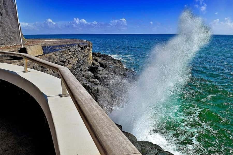 Tahiti: West and East Coast Island Tour with Waterfalls - Key points at a glance