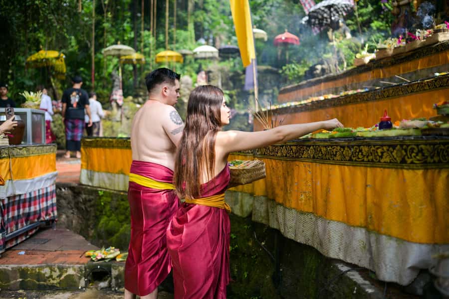 Taman Beji Griya Waterfall: Holy Bathing/Soul Retreat Ritual - What happens during the water purification