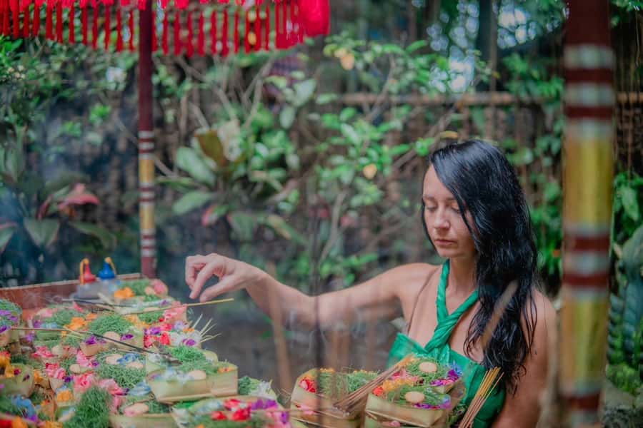 Taman Beji Griya Waterfall: Holy Bathing/Soul Retreat Ritual - Shared transport, timing, and practical tradeoffs