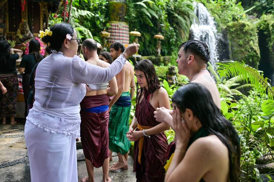 Taman Beji Griya Waterfall: Holy Bathing/Soul Retreat Ritual - Preparing for the Melukat ceremony
