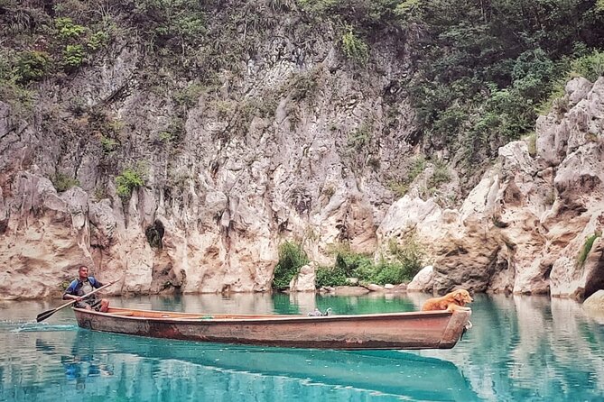 Tamul waterfall and water cave on a wooden canoe - Seeing Tamul from the river