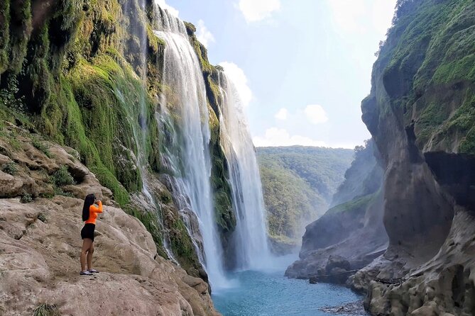 Tamul waterfall and water cave on a wooden canoe - The ride back and what the timing means
