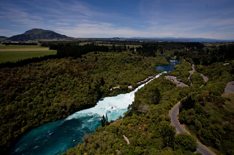 Taupō: Huka Falls 30-Minute Jet Boat Experience - Reaching Huka Falls from water level