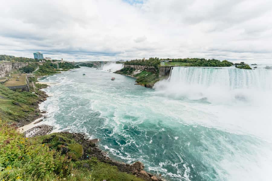 Toronto: Falls Day Tour with Boat Cruise & Niagara-the-Lake - Niagara-on-the-Lake: charming, but too brief for some
