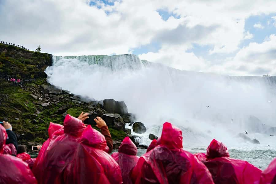 Toronto: Falls Day Tour with Boat Cruise & Niagara-the-Lake - Arriving at Niagara Falls