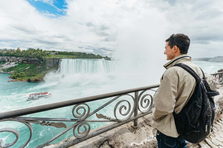 Toronto: Falls Day Tour with Boat Cruise & Niagara-the-Lake - The winter alternative: Skylon Tower