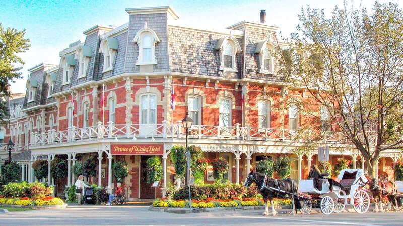 Toronto: Niagara Falls Day Tour with Optional Boat Cruise - Maple syrup at Maple Leaf Place