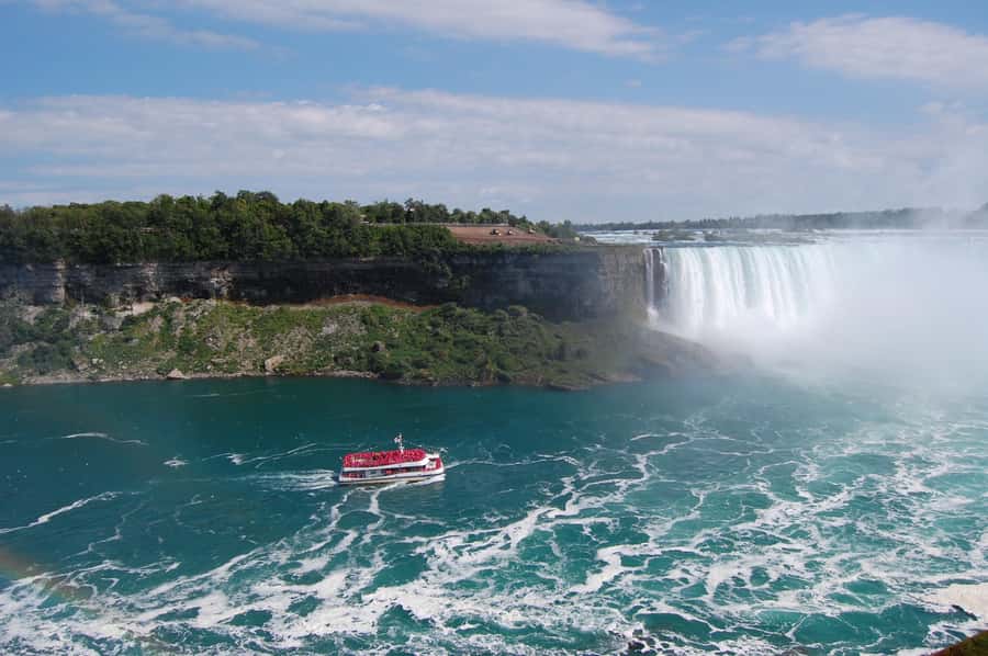 Toronto: Small-Group Niagara Falls Day Trip - Niagara-on-the-Lake and the winery stop