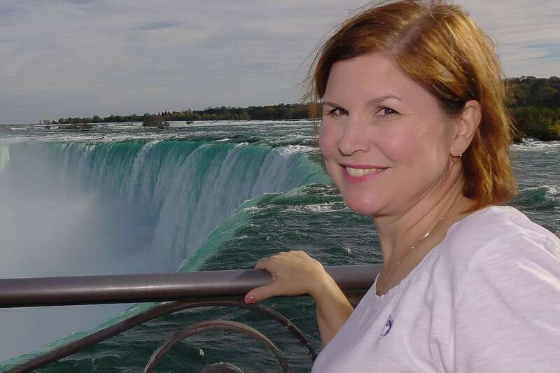 Toronto: Splendours of Niagara Falls Small Group Tour w/Boat - Key details that shape the day