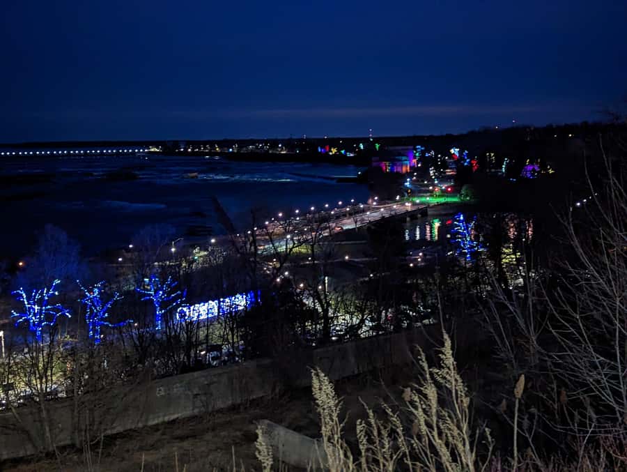 Toronto to Niagara Falls: Evening Tour with Cruise & lights - Leaving Toronto for a full Niagara evening
