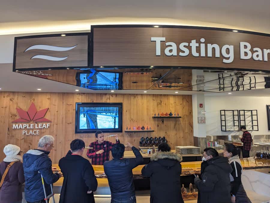 Toronto to Niagara Falls: Evening Tour with Cruise & lights - Maple syrup, chocolate, and a tasting stop