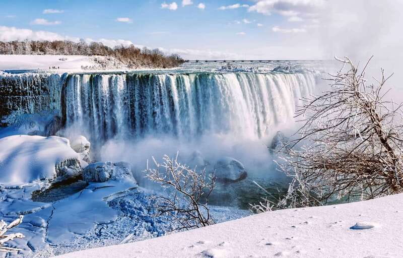 Toronto: Winter Niagara Falls Tour with Attractions Package - Skylon Tower and the helicopter option