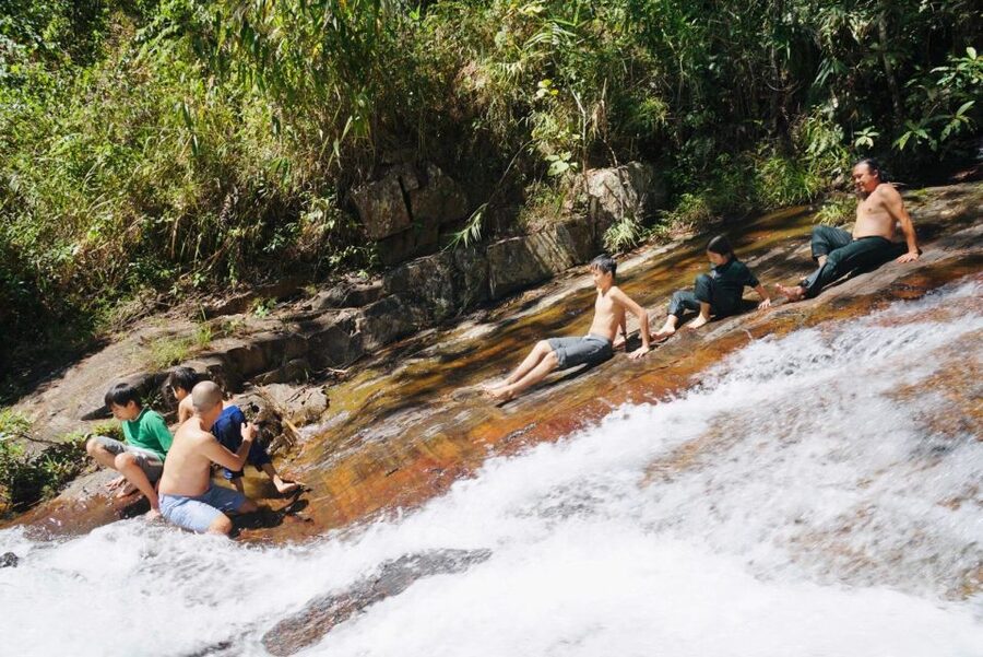 Trekking to Hidden Waterfall & Sturgeon Farm for dog-lovers - Add a coffee workshop or scented candle session