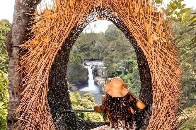 Ubud Day Tour: Sacred Monkey Forest, Tegenungan Waterfall, Rice Terrace - Ubud Traditional Art Market: your flexible shopping hour
