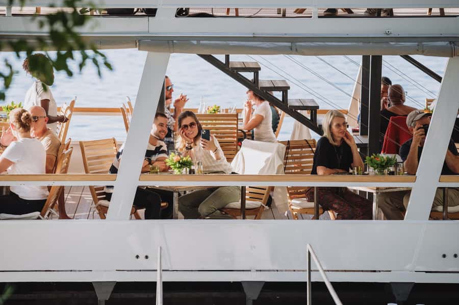 Victoria Falls: Dinner Cruise on the Zambezi River - Who should choose this dinner cruise?