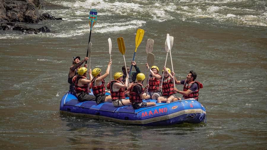 Victoria Falls: Zambezi Half-Day Rafting - Safety briefing, gear, and the steep walk down