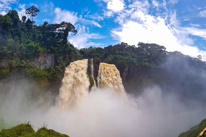 Visit of the Ekom Nkam waterfalls from Douala - Ekom Nkam’s two powerful falls