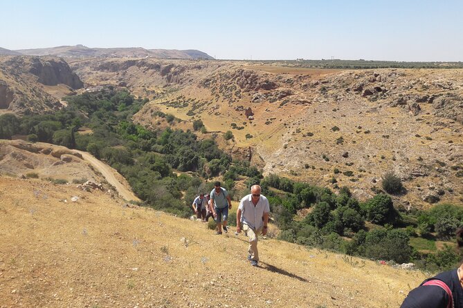 Visit the waterfall and hidden caves - Taking a taxi or tuk-tuk toward Bhalil