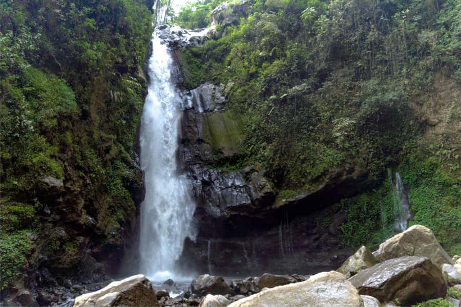 Yogyakarta: Selogriyo Temple, Rice Terraces & Waterfall Tour - Kedung Kayang Waterfall and the steep trail